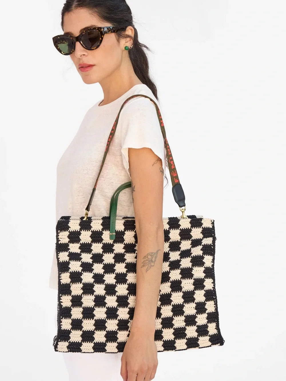 Clare V: Summer simple tote - Crochet Checker - Picture 2 of 7